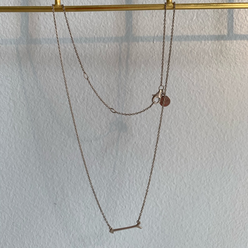STELLA & DOT ARROW NECKLACE